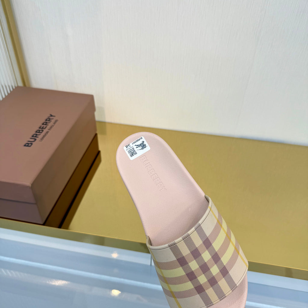 BURBERRY 26S SLIDES SANDAL IN LIGHT PINK CALFSKIN