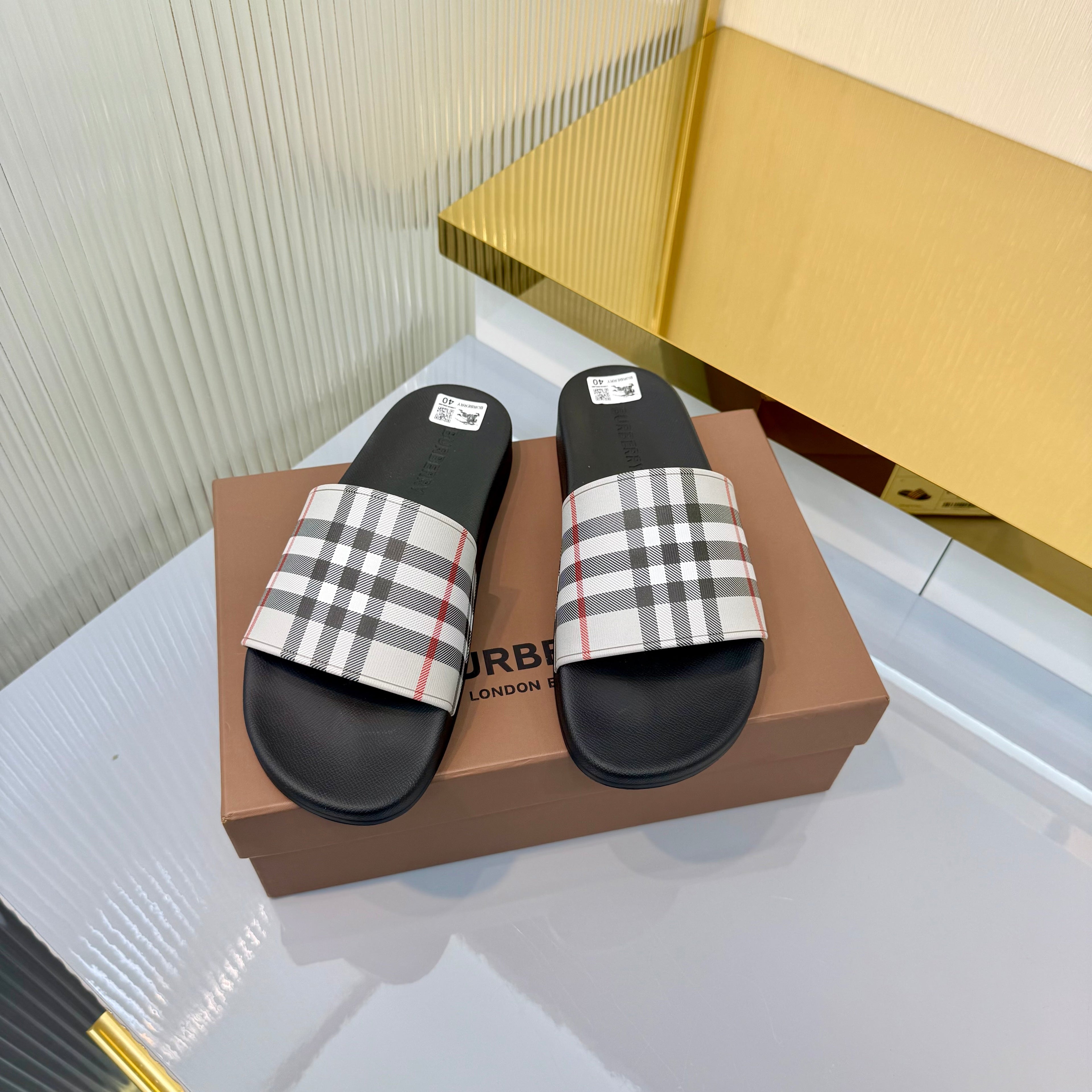 BURBERRY 26S SLIDES SANDAL IN GREY BLACK CALFSKIN