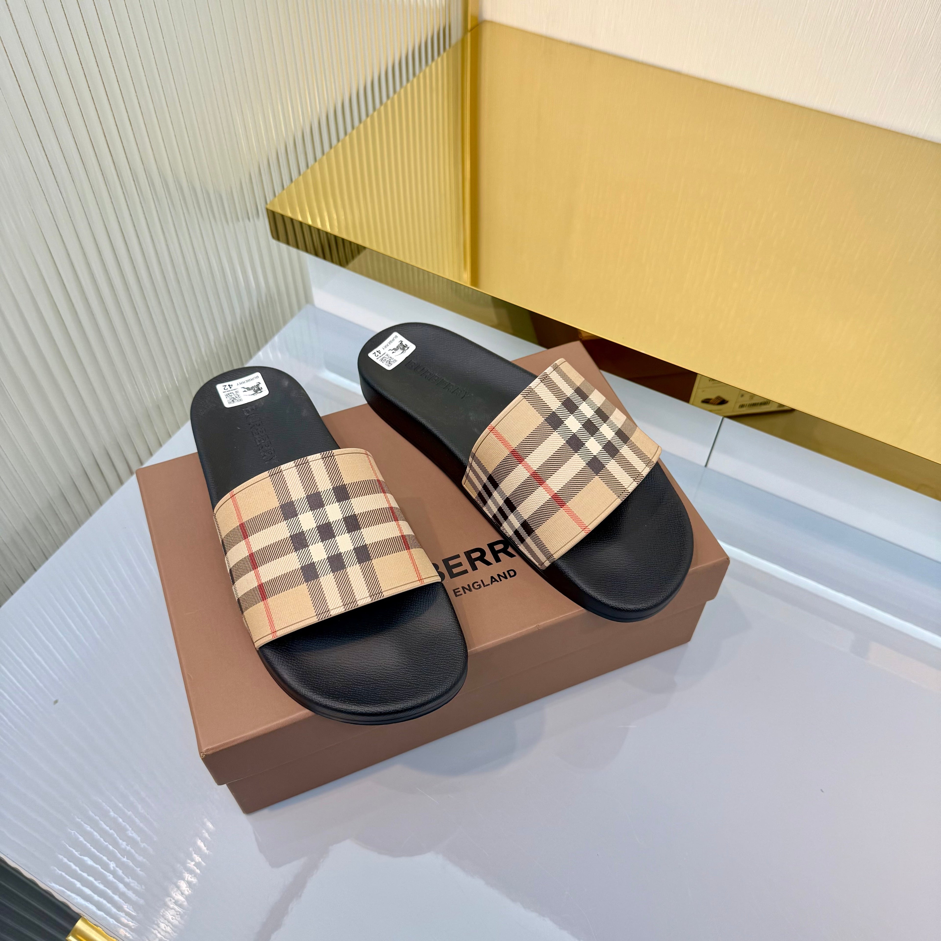 BURBERRY 26S SLIDES SANDAL IN BLACK BEIGE CALFSKIN