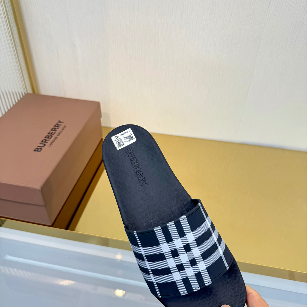 BURBERRY 26S SLIDES SANDAL IN BLACK CALFSKIN