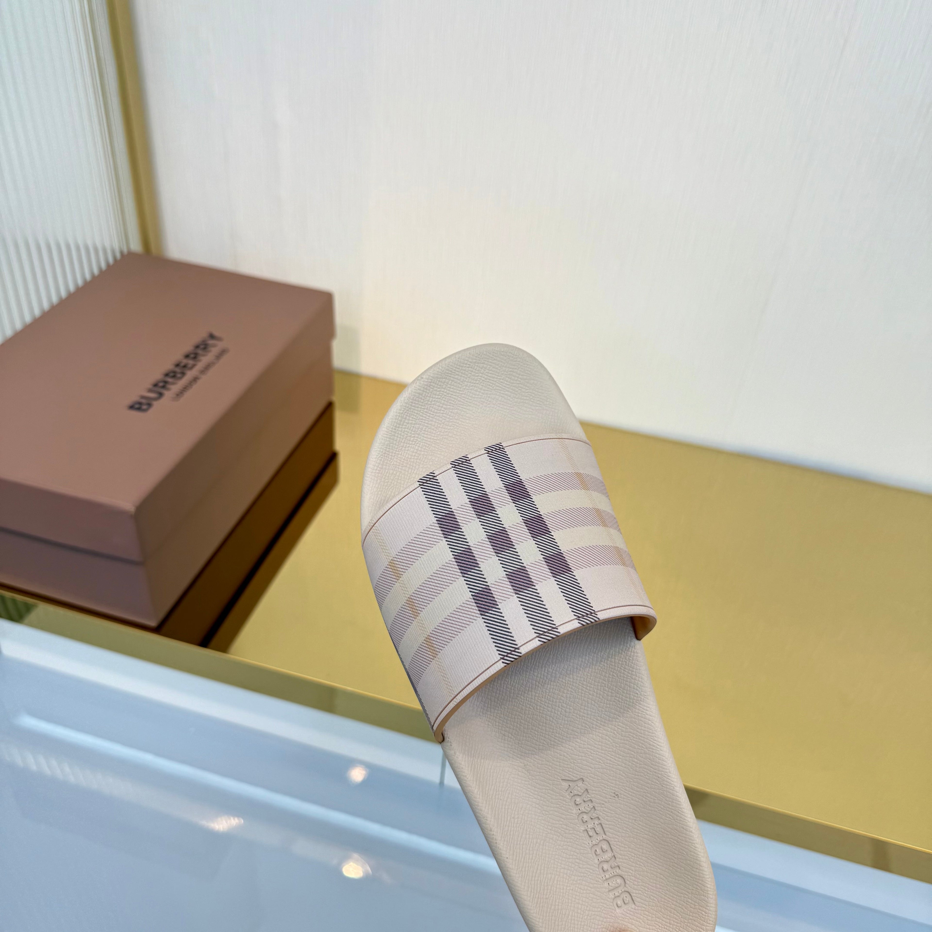 BURBERRY 26S SLIDES SANDAL IN DUSTY BEIGE CALFSKIN