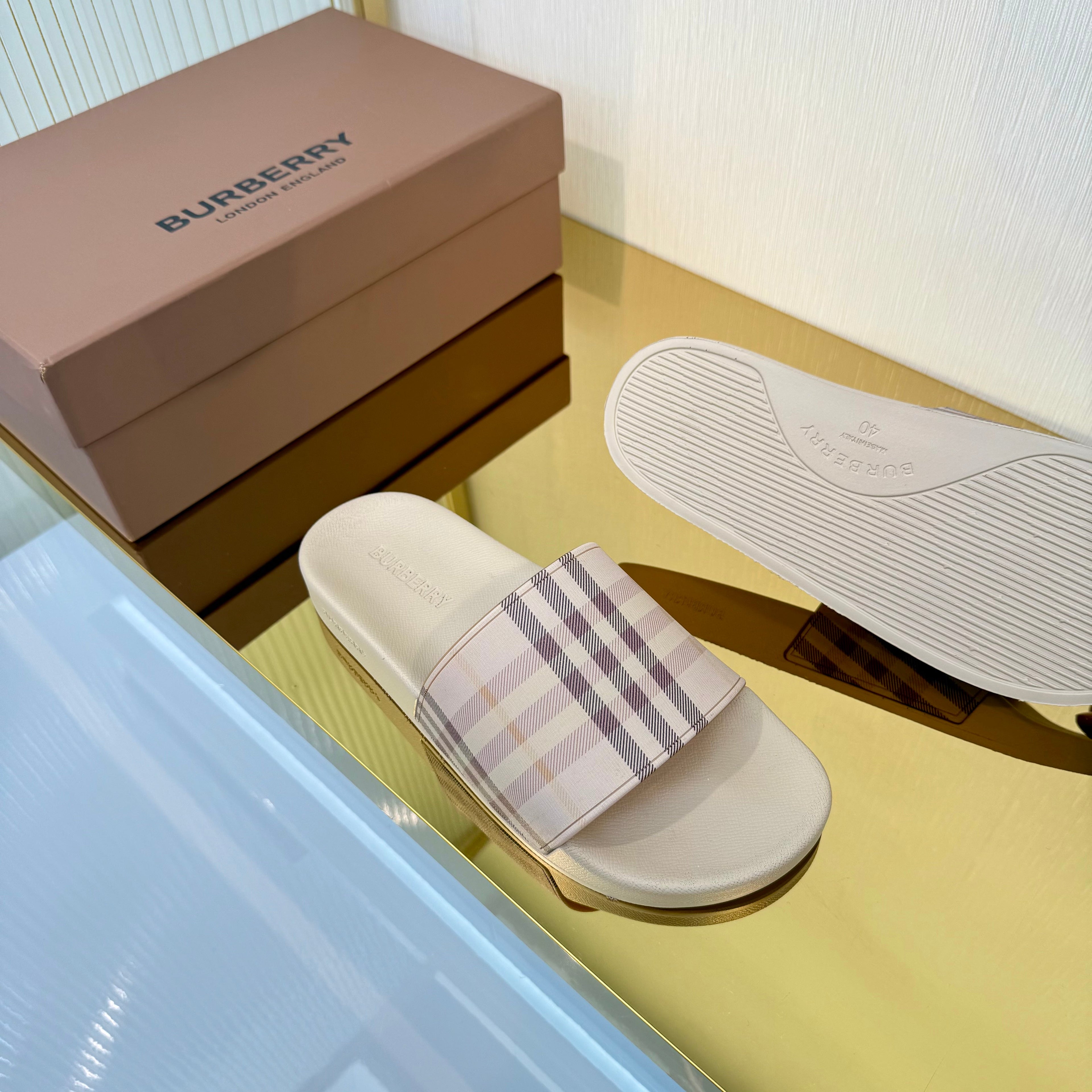 BURBERRY 26S SLIDES SANDAL IN DUSTY BEIGE CALFSKIN