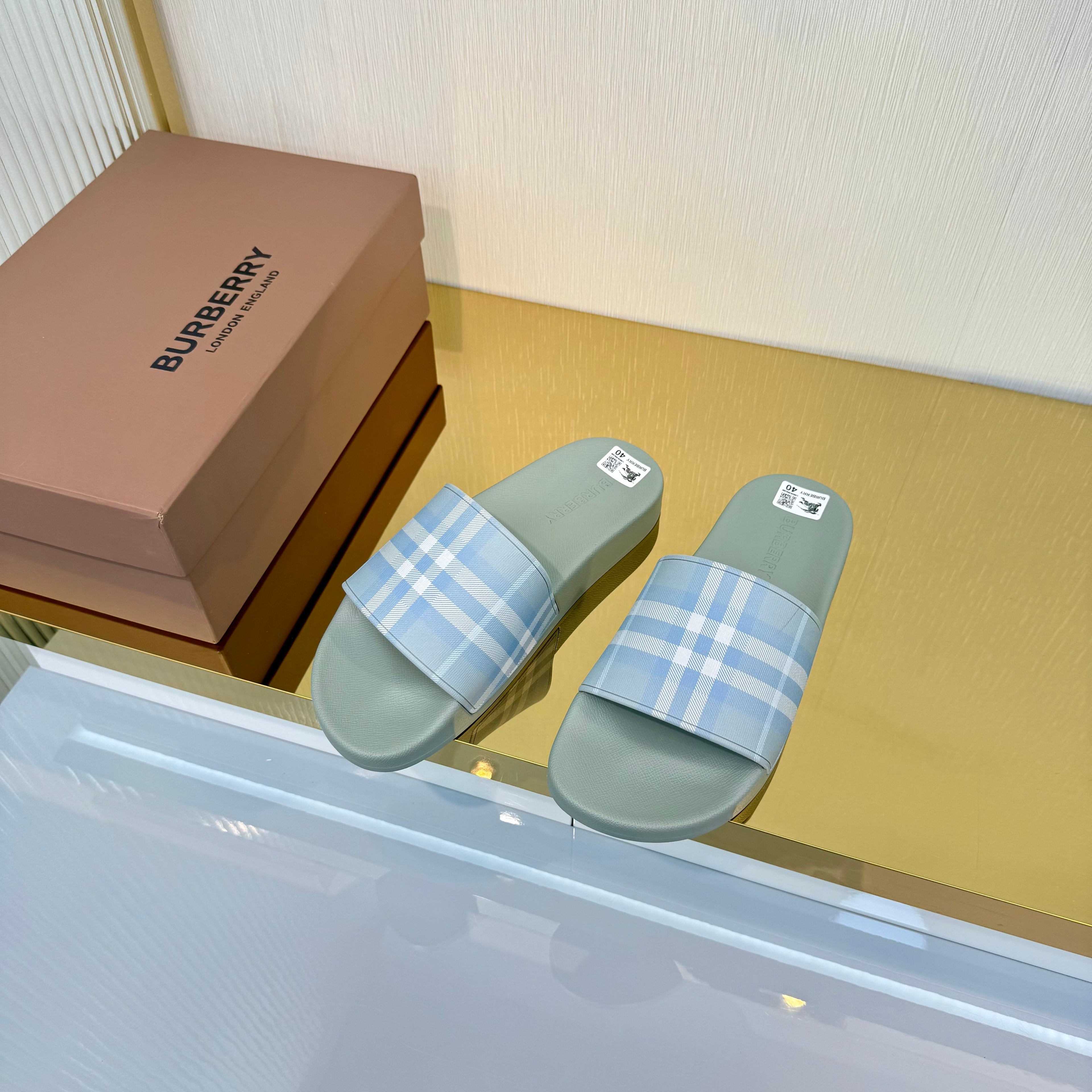 BURBERRY 26S SLIDES SANDAL IN SEAFOAM GREEN CALFSKIN