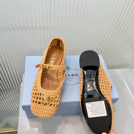 PRADA 26S LOGO PLAQUE CROCHET MARY JANE PUMPS 50MM IN BROWN WOVEN FIBER