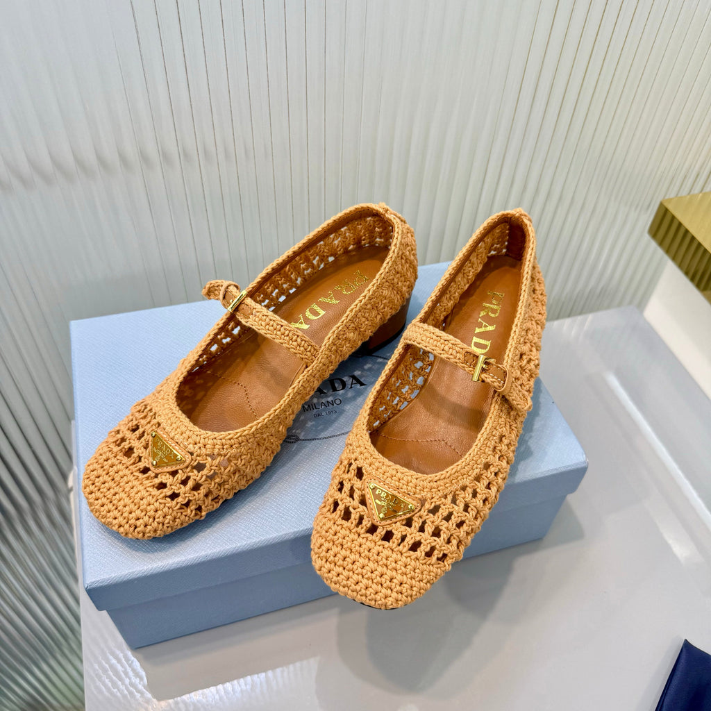 PRADA 26S LOGO PLAQUE CROCHET MARY JANE PUMPS 50MM IN BROWN WOVEN FIBER