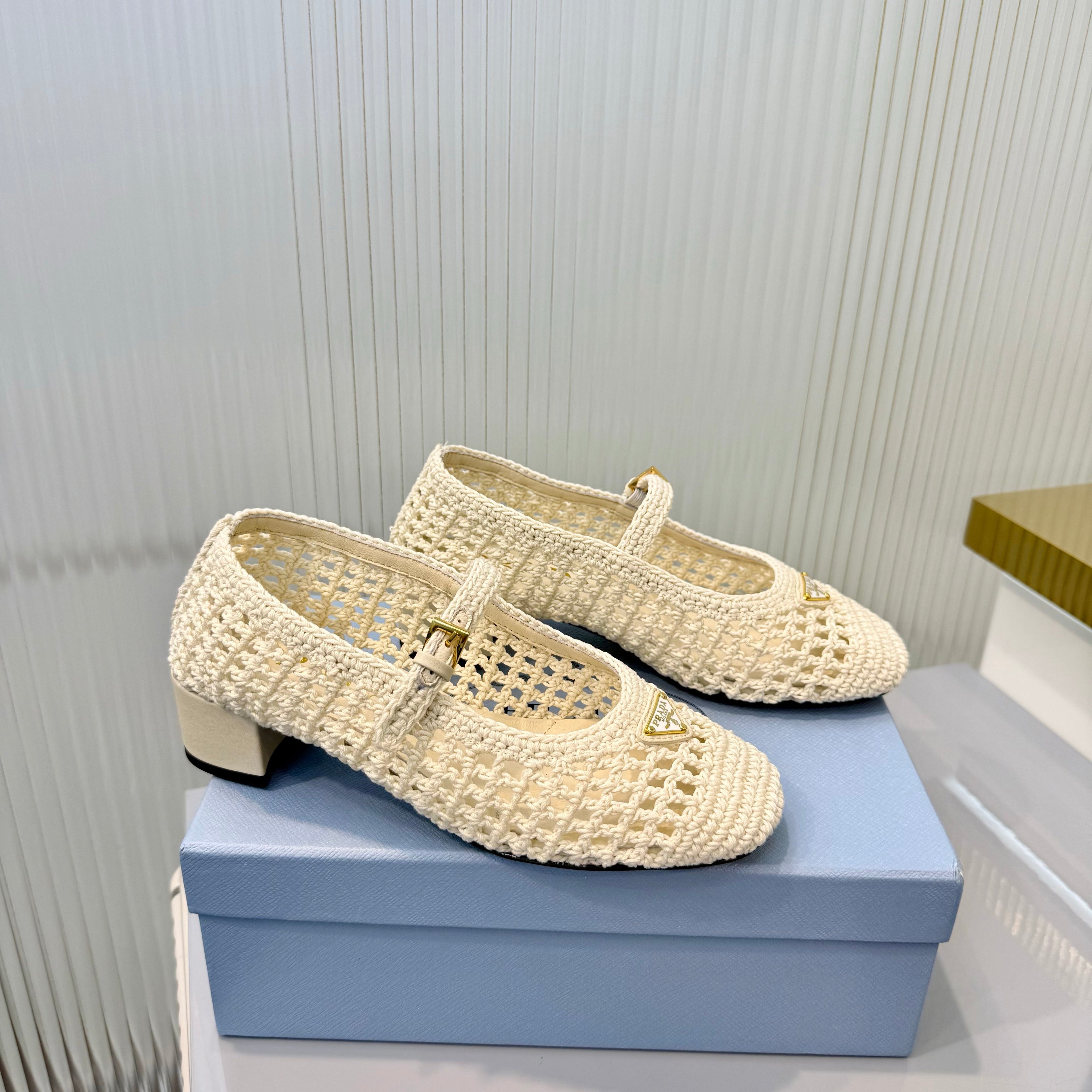 PRADA 26S LOGO PLAQUE CROCHET MARY JANE PUMPS 50MM IN IVORY WHITE WOVEN FIBER