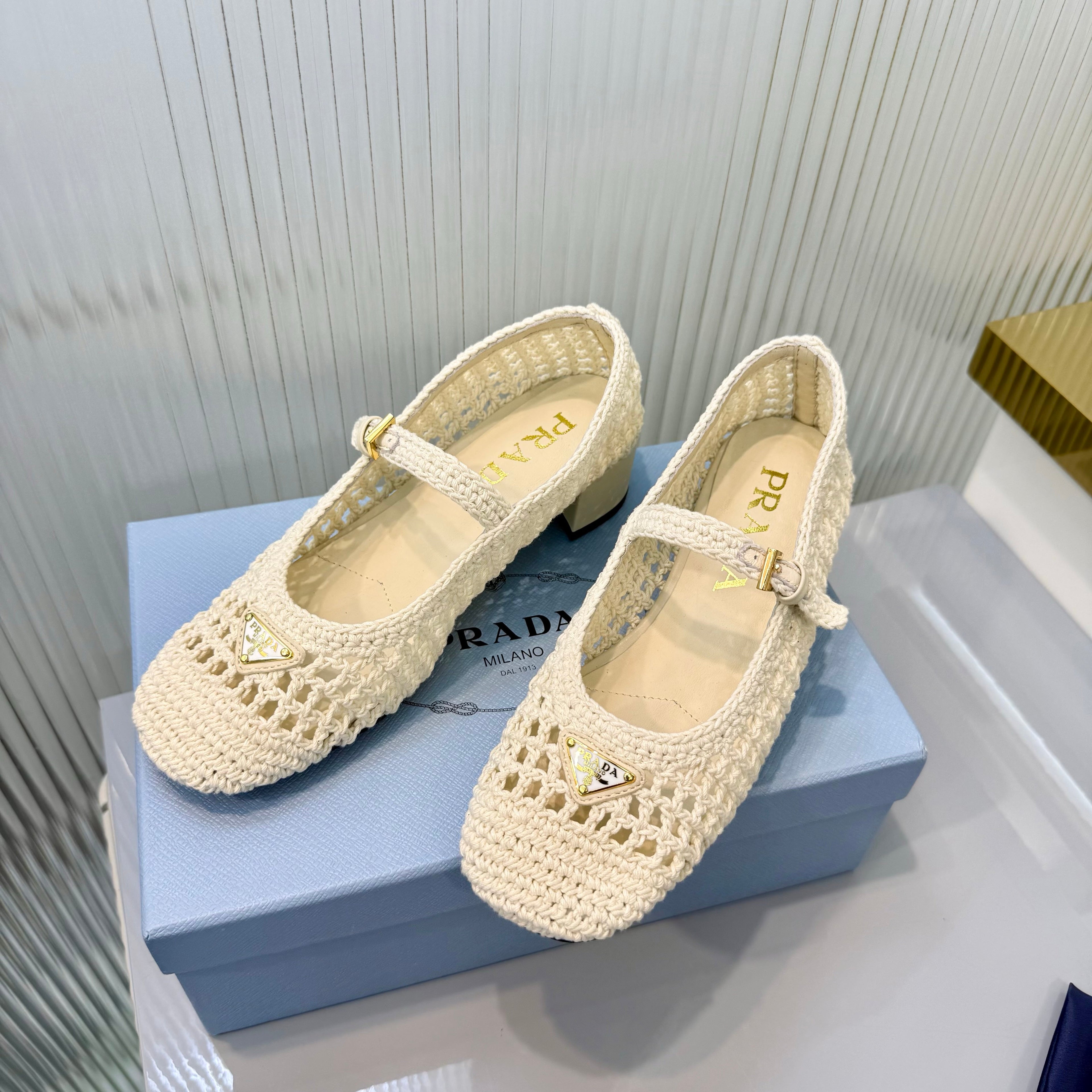 PRADA 26S LOGO PLAQUE CROCHET MARY JANE PUMPS 50MM IN IVORY WHITE WOVEN FIBER