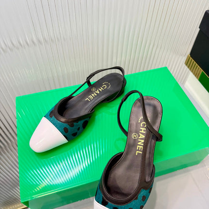 CHANEL 26S FLATS SLINGBACK SHOES IN WHITE PATENT CALFSKIN WITH TEAL PONY HAIR