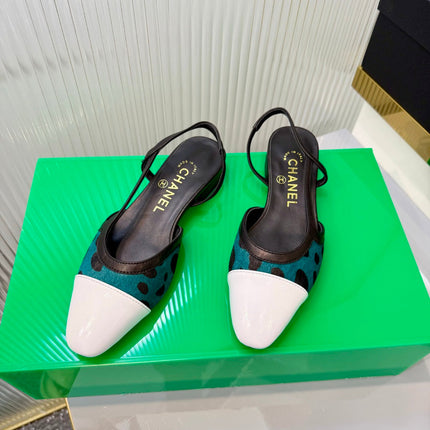 CHANEL 26S FLATS SLINGBACK SHOES IN WHITE PATENT CALFSKIN WITH TEAL PONY HAIR