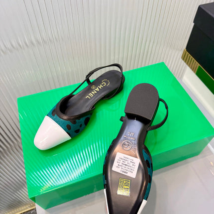 CHANEL 26S FLATS SLINGBACK SHOES IN WHITE PATENT CALFSKIN WITH TEAL PONY HAIR