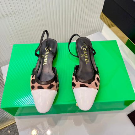 CHANEL 26S FLATS SLINGBACK IN WHITE PATENT CALFSKIN AND BEIGE PONY HAIR