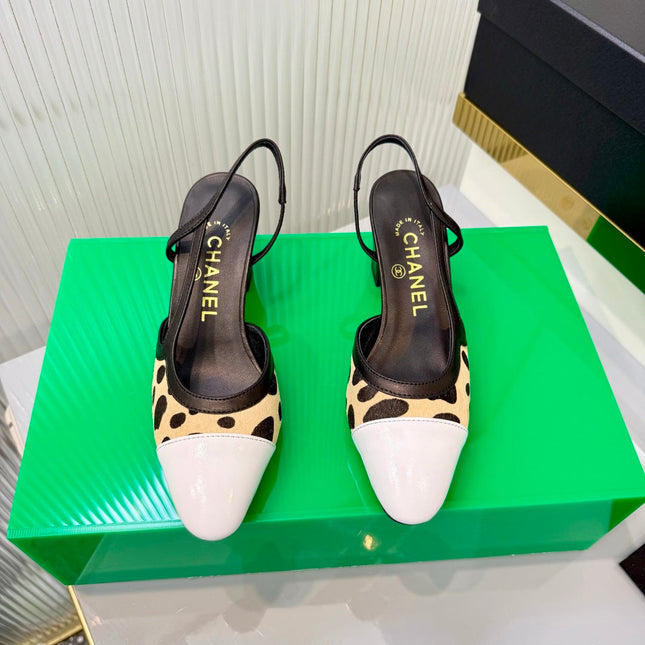 CHANEL 26S HIGH-HEEL SLINGBACKS 50 MM IN WHITE PATENT CALFSKIN WITH LIGHT YELLOW PONY HAIR