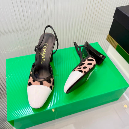 CHANEL 26S HIGH-HEEL SLINGBACKS 70 MM IN WHITE PATENT CALFSKIN WITH LINK PINK PONY HAIR