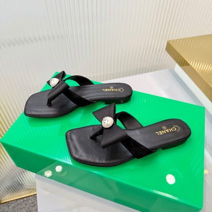 CHANEL 26S THONG SANDALS IN BLACK LAMBSKIN AND FABRIC WITH BOW