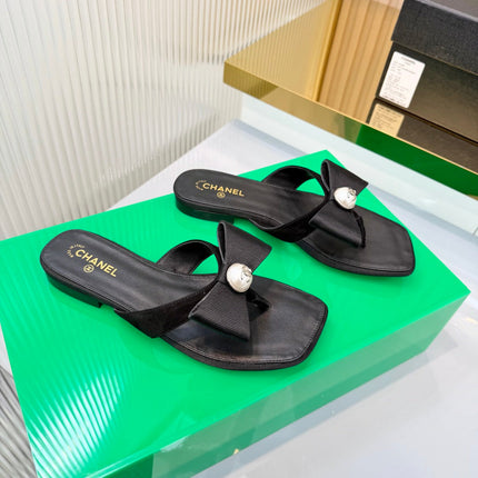 CHANEL 26S THONG SANDALS IN BLACK LAMBSKIN AND FABRIC WITH BOW