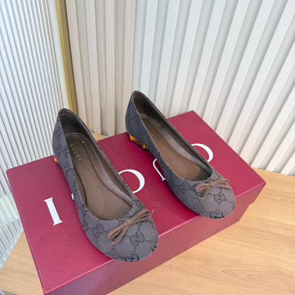 GUCCI 26S BALLET FLATS IN GREYISH BROWN GG CANVAS