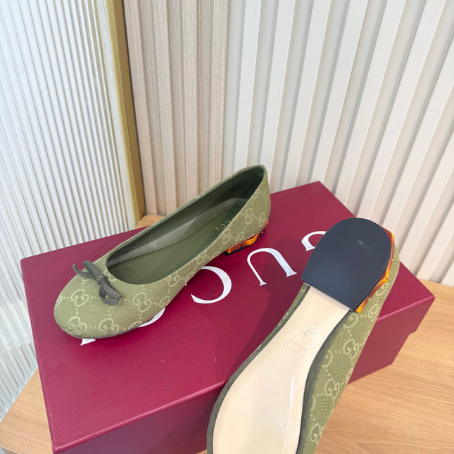 GUCCI 26S BALLET FLATS IN OLIVE GREEN GG CANVAS
