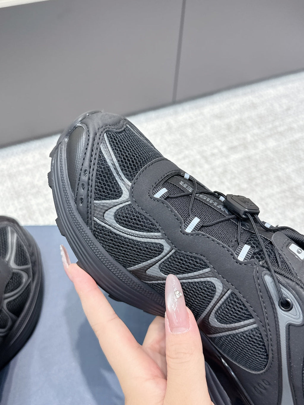 ALO 25S SALOMON XT WHISPER 40 MM IN BLACK MESH FABRIC