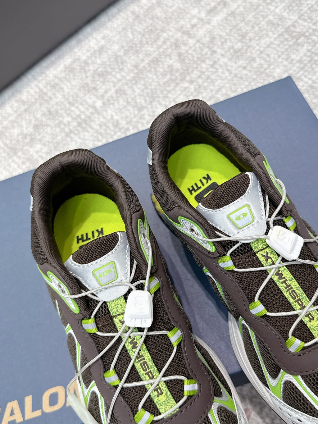 ALO 25S SALOMON XT WHISPER 40 MM IN BLACK AND GREEN MESH FABRIC