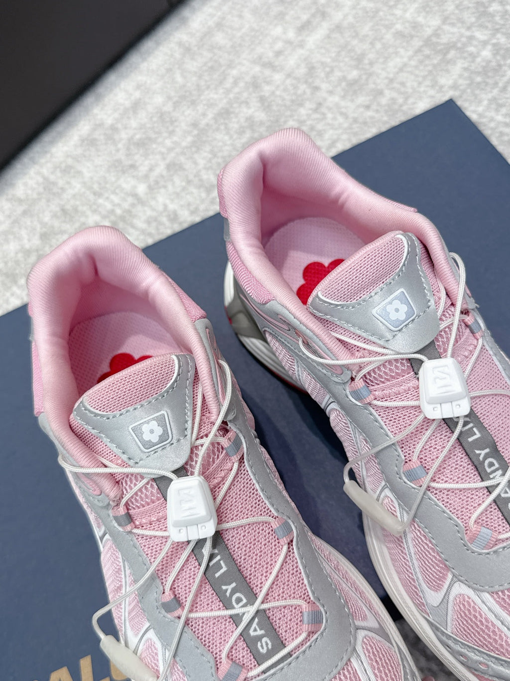ALO 25S SALOMON XT WHISPER 40 MM IN LIGHT PINK MESH FABRIC AND GREY LAMBSKIN
