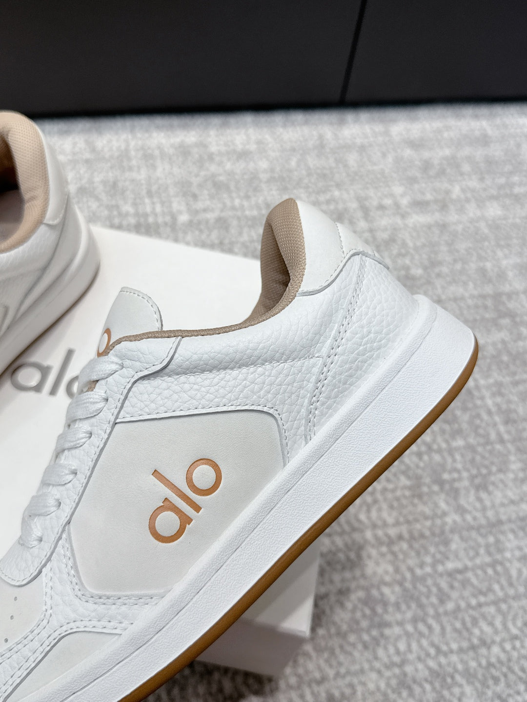ALO 25S SNEAKER IN WHITE LAMBSKIN