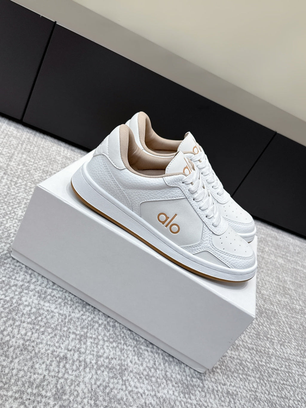 ALO 25S SNEAKER IN WHITE LAMBSKIN