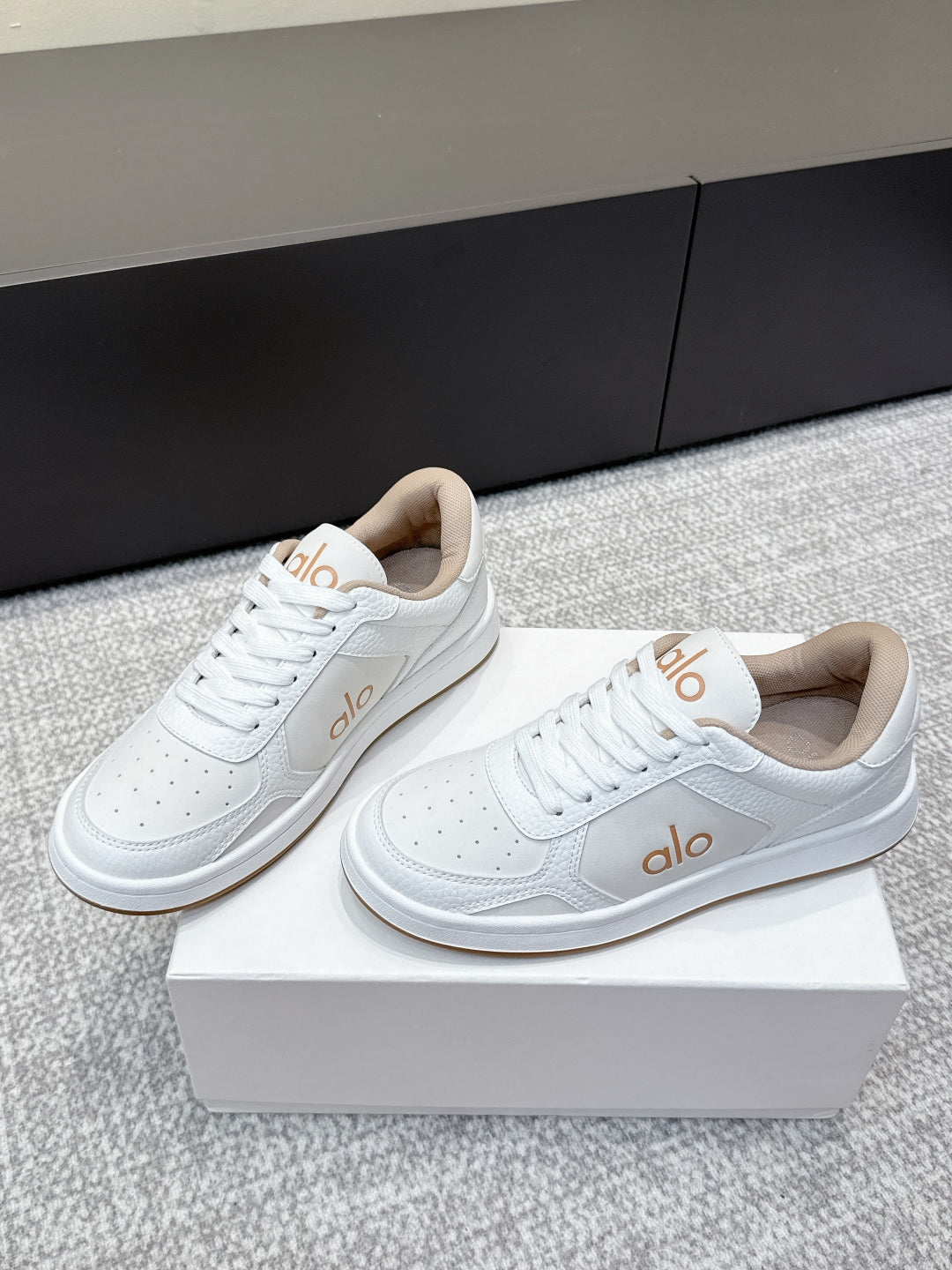 ALO 25S SNEAKER IN WHITE LAMBSKIN