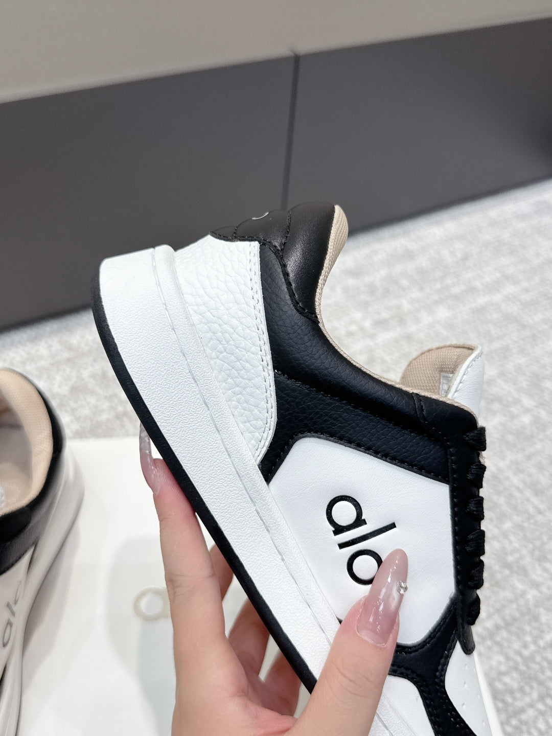 ALO 25S SNEAKER IN BLACK AND WHITE LAMBSKIN