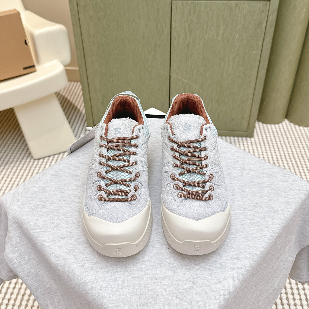 ALO 25S SALOMON X-ALP LTR SNEAKER IN SKY BLUE AND LIGHT GREY SUEDE