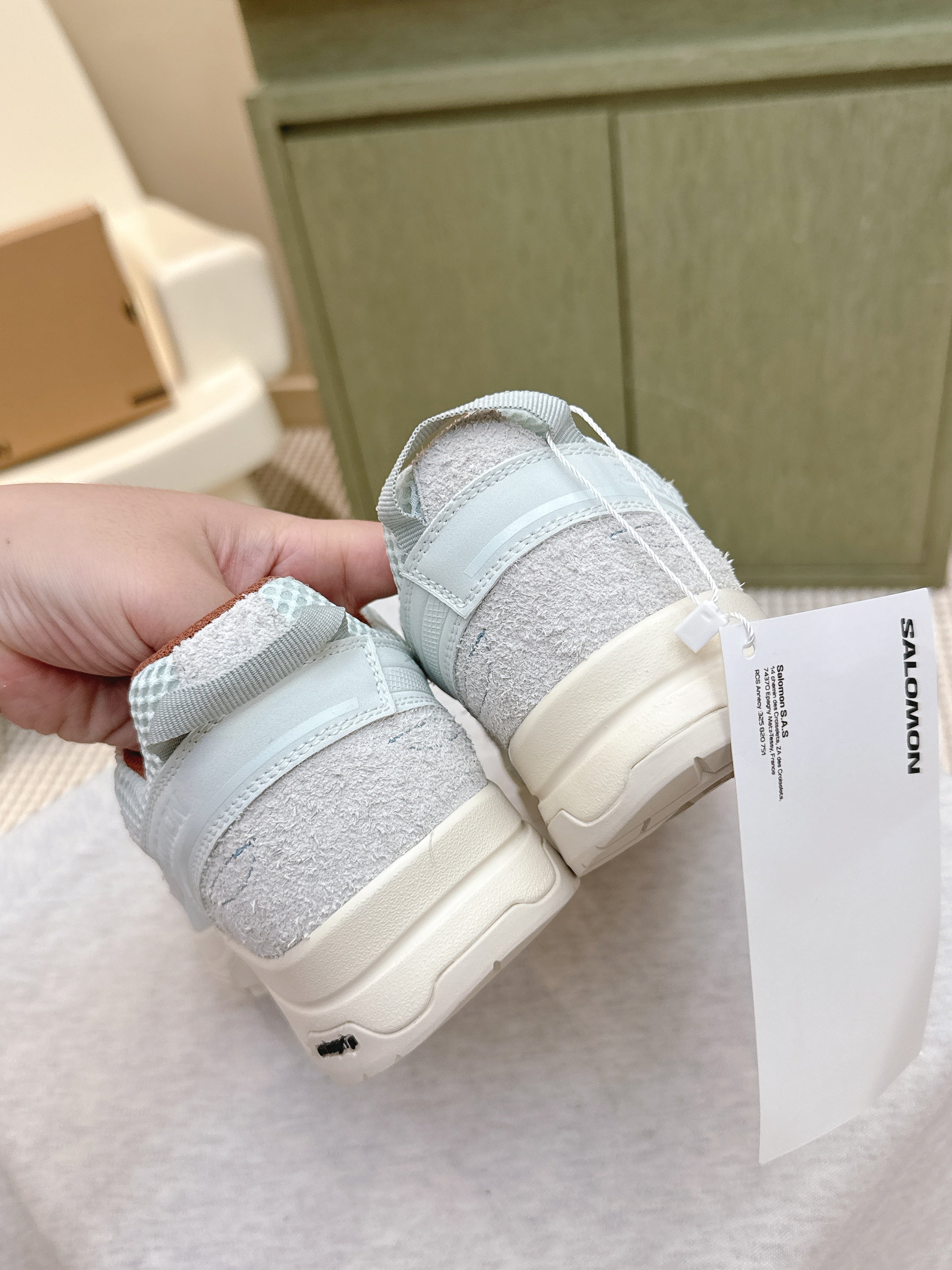 ALO 25S SALOMON X-ALP LTR SNEAKER IN SKY BLUE AND LIGHT GREY SUEDE