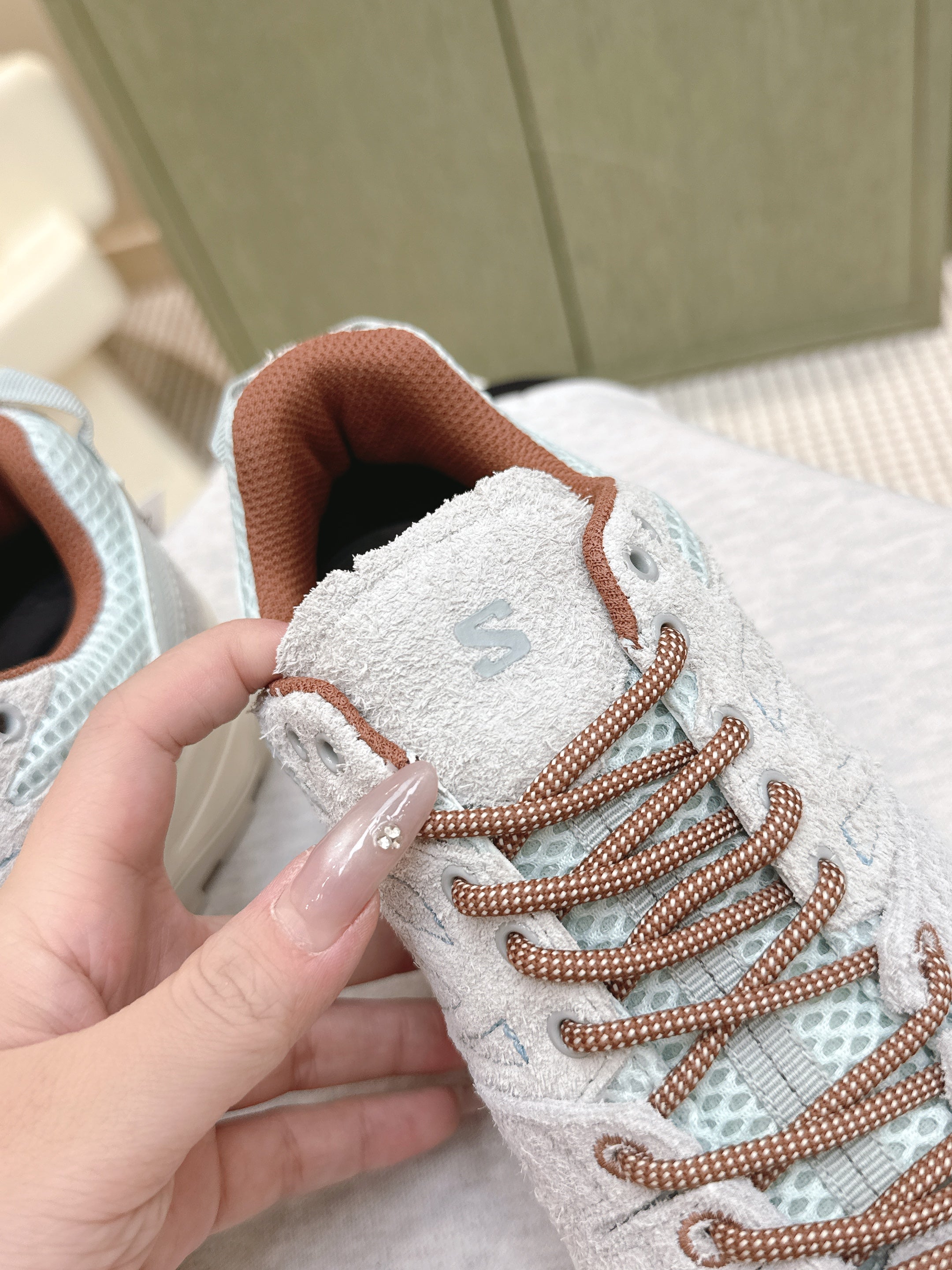 ALO 25S SALOMON X-ALP LTR SNEAKER IN SKY BLUE AND LIGHT GREY SUEDE