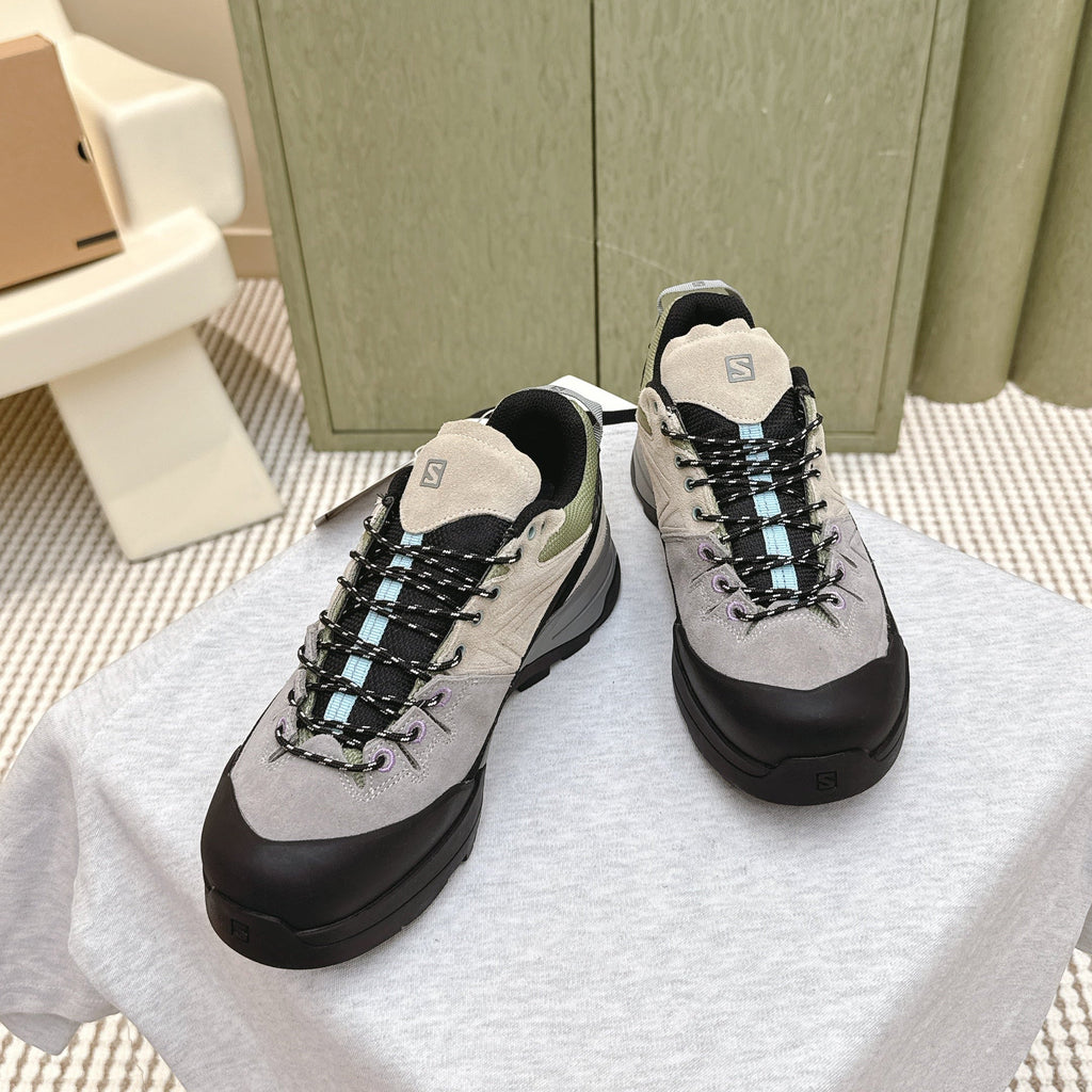 ALO 25S SALOMON X-ALP LTR SNEAKER IN BEIGE AND GREY SUEDE