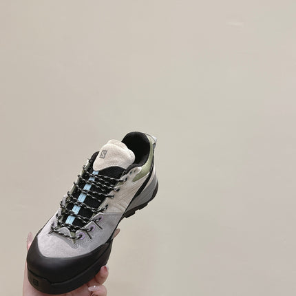 ALO 25S SALOMON X-ALP LTR SNEAKER IN BEIGE AND GREY SUEDE