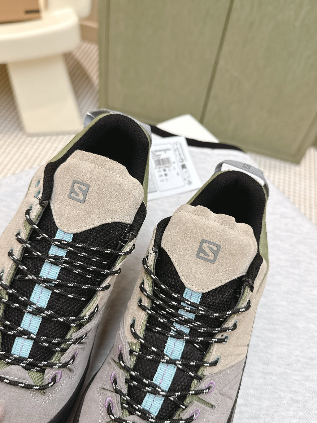ALO 25S SALOMON X-ALP LTR SNEAKER IN BEIGE AND GREY SUEDE
