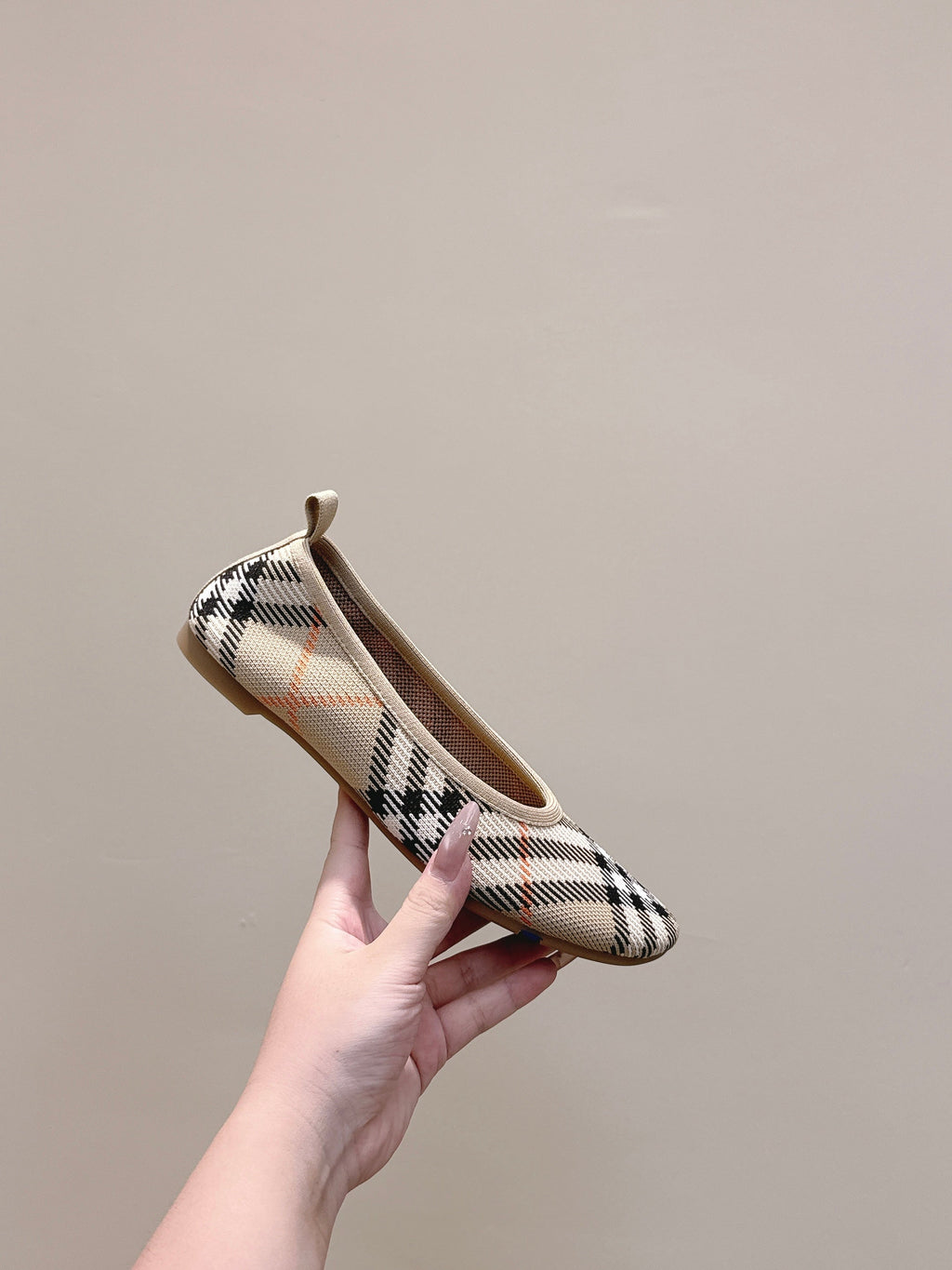 BURBERRY 26S BALLET FLATS IN BEIGE AND BLACK KNIT STYLE 1