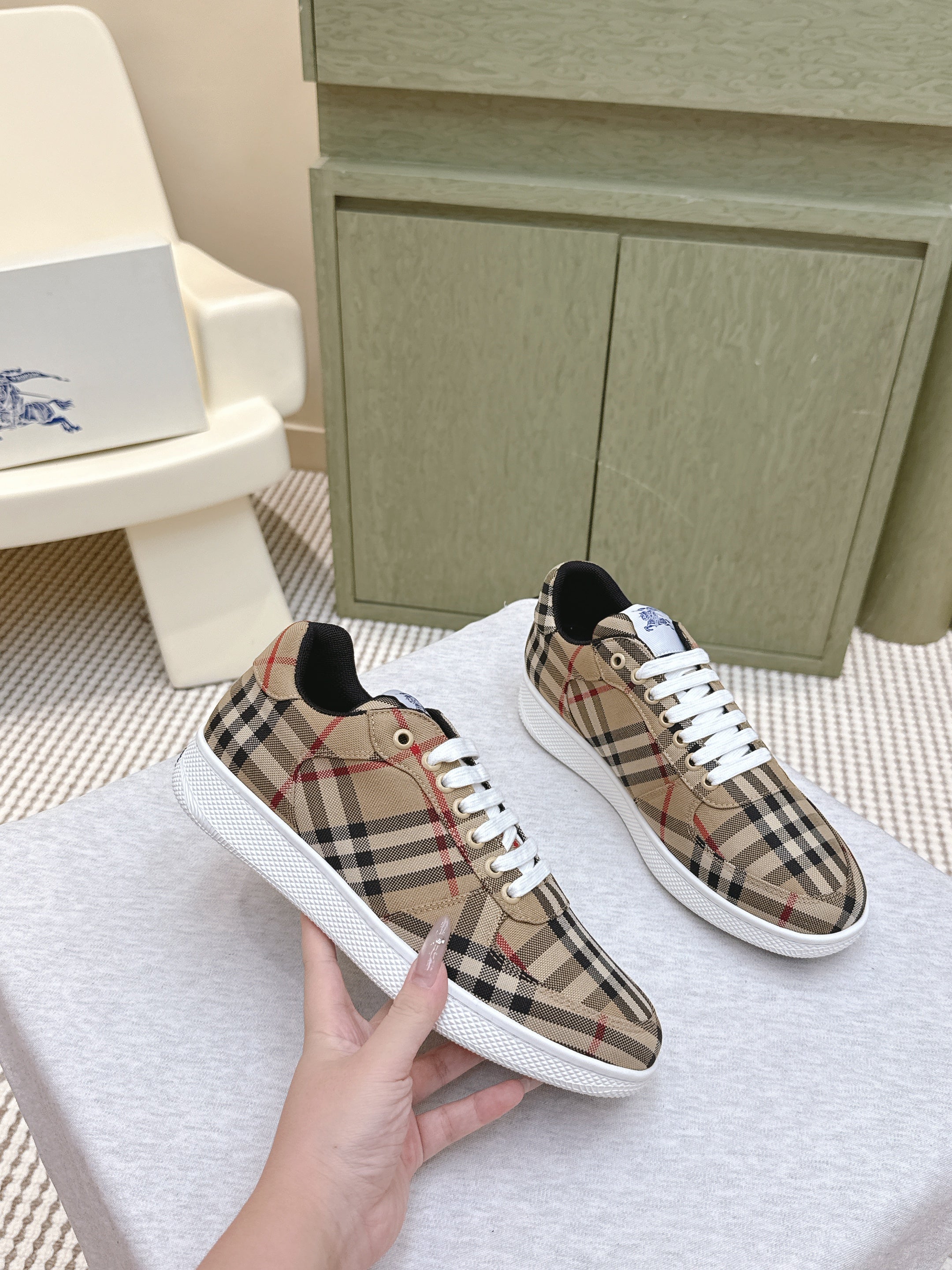 BURBERRY 26S PLAID TERRACE SNEAKERS IN LIGHT BROWN CANVAS
