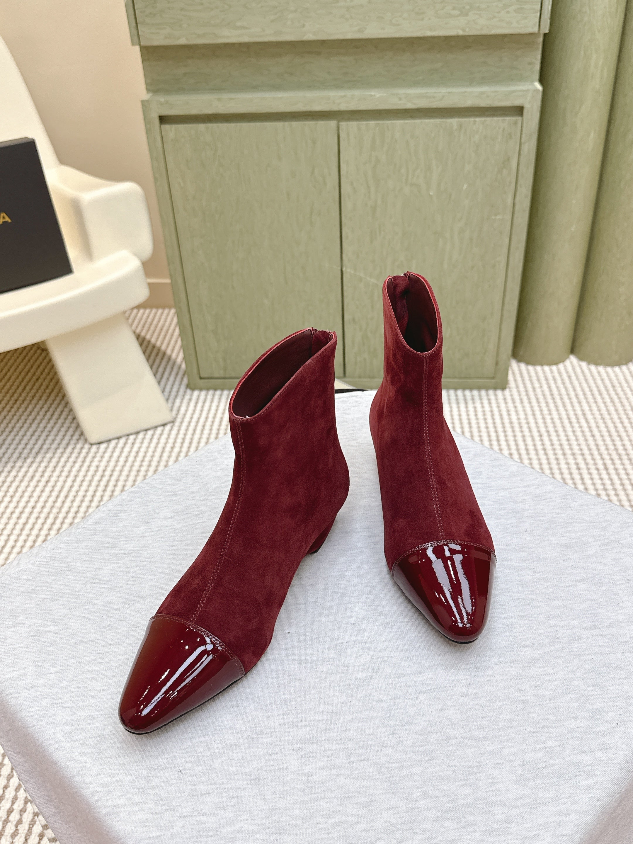ALAIA 26S ANKLE BOOTS IN DARK RED SUEDE AND GLOSSY CALFSKIN