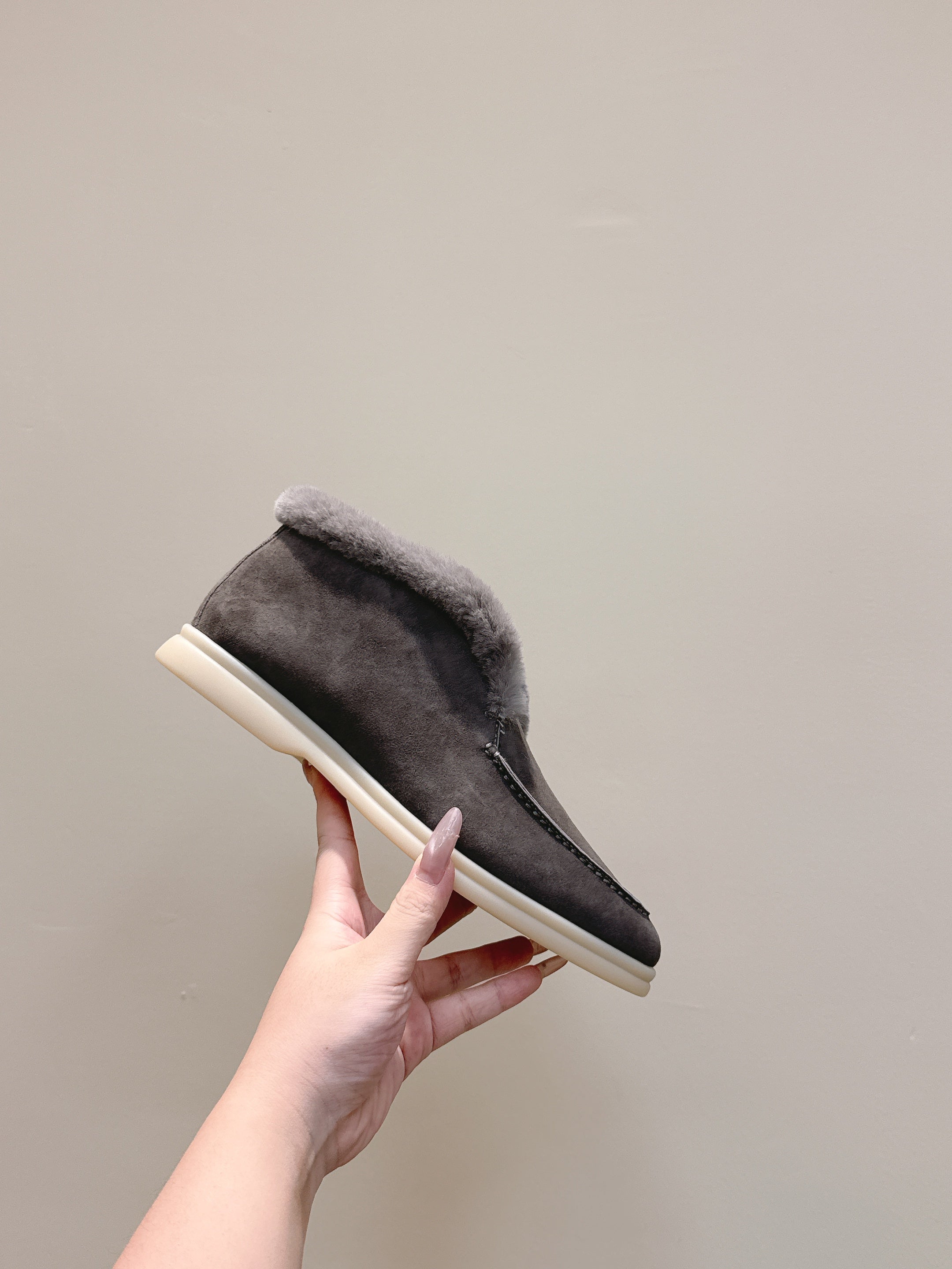 LP 25S SUMMER CHARMS WALK LOAFERS IN SMOKE GREY SUEDE AND FLEECE