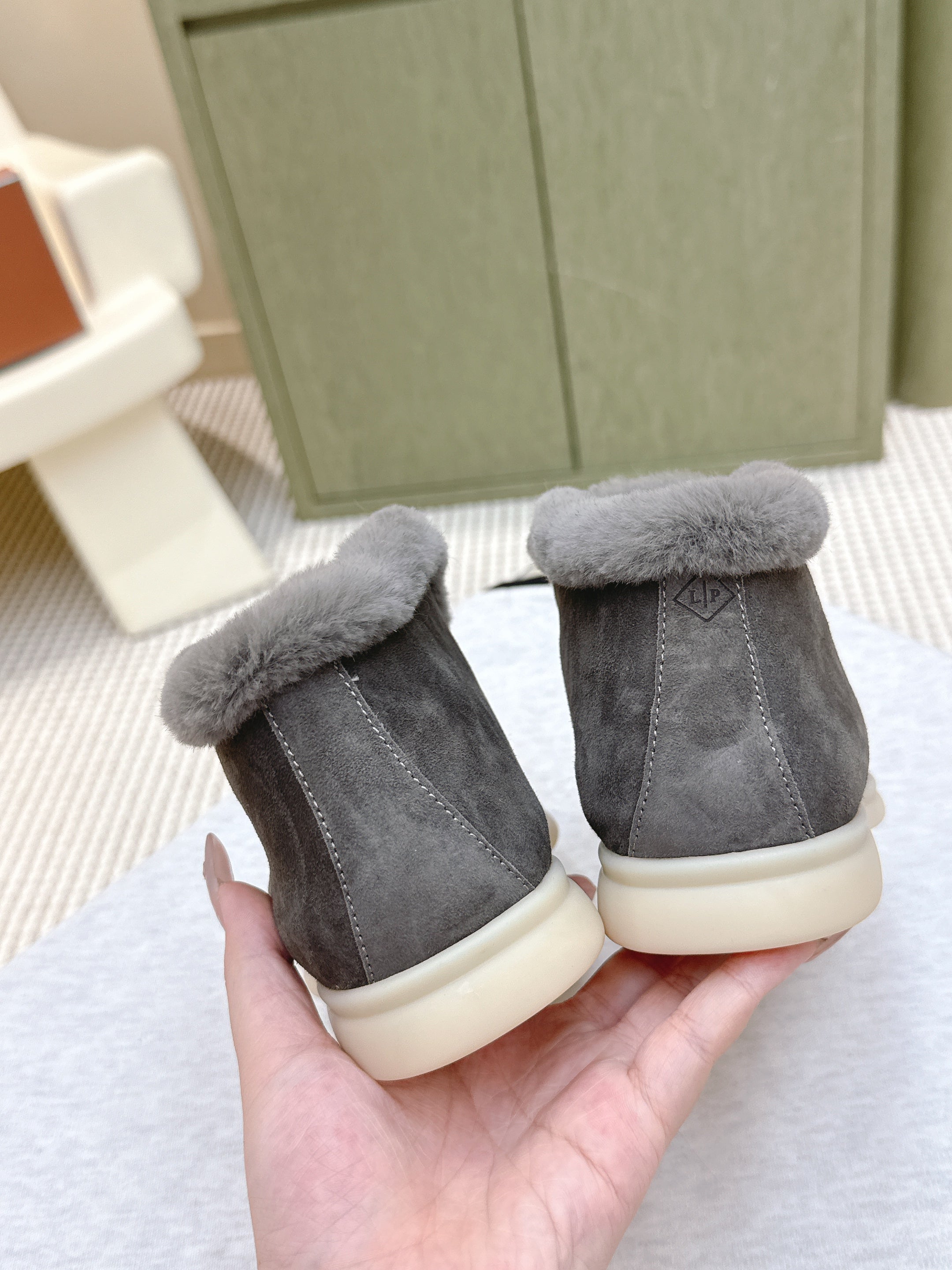 LP 25S SUMMER CHARMS WALK LOAFERS IN SMOKE GREY SUEDE AND FLEECE