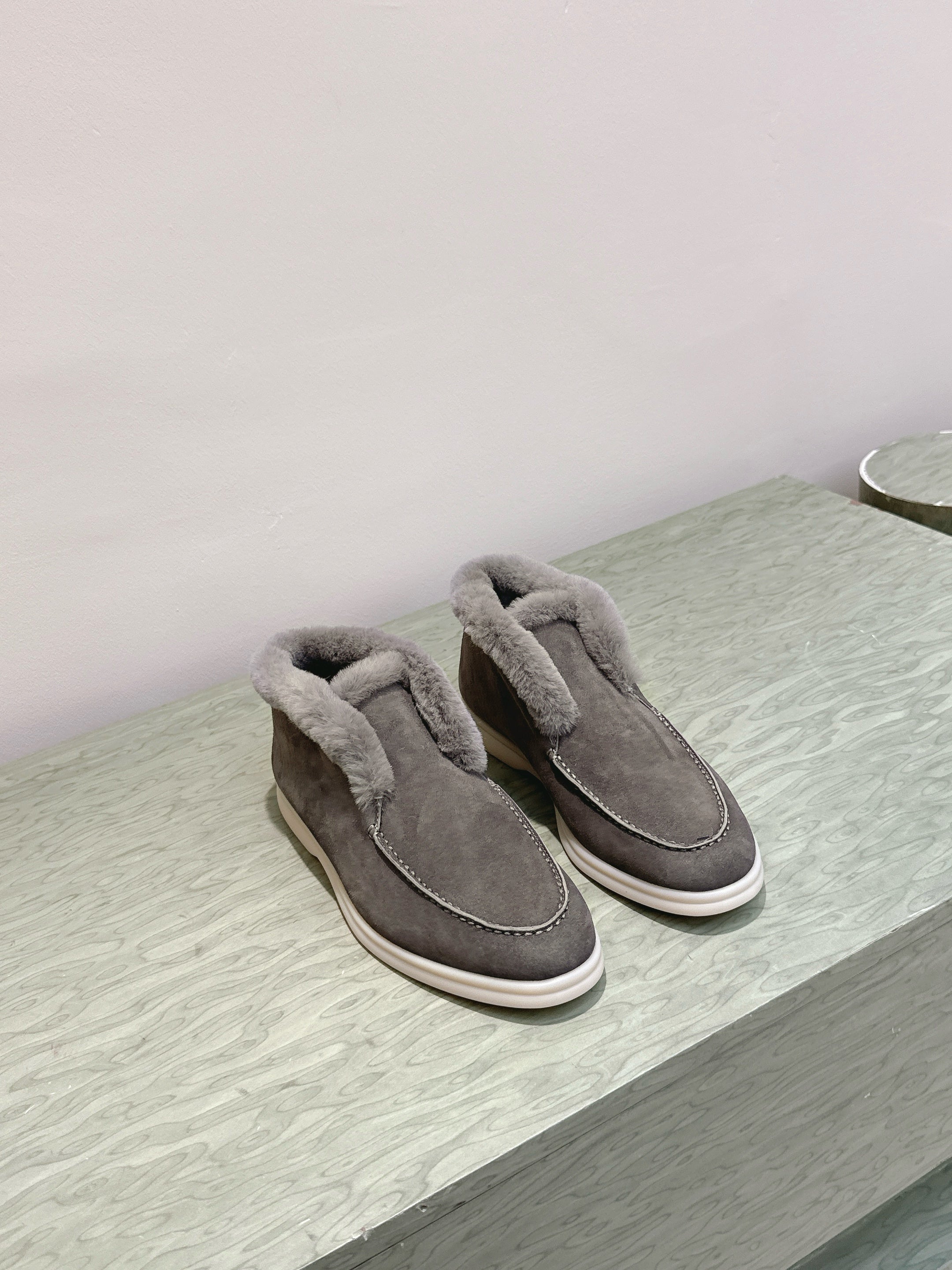 LP 25S SUMMER CHARMS WALK LOAFERS IN SMOKE GREY SUEDE AND FLEECE