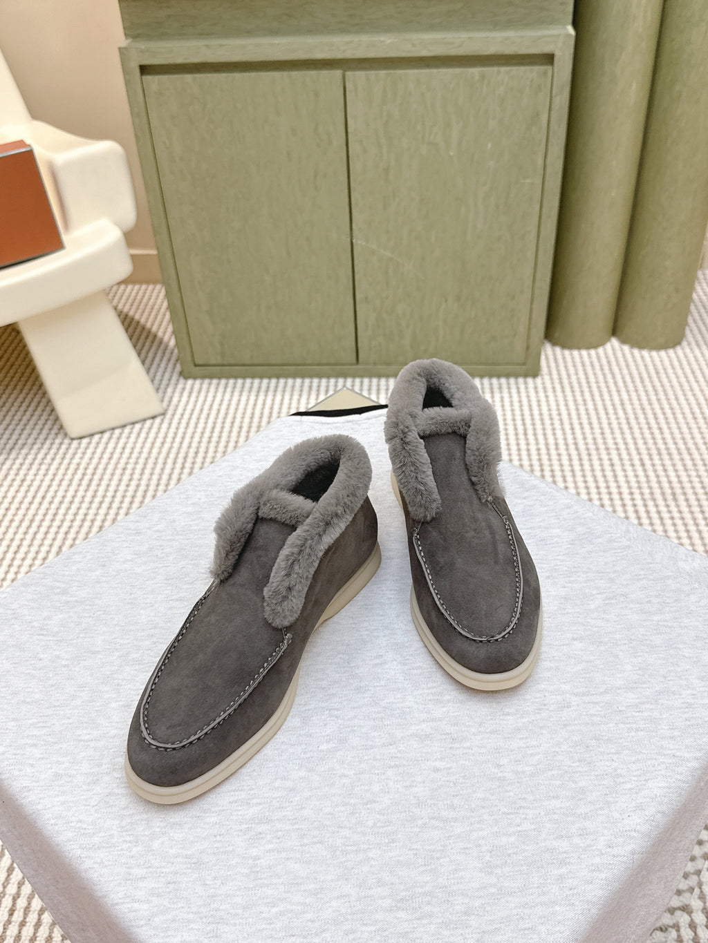 LP 25S SUMMER CHARMS WALK LOAFERS IN SMOKE GREY SUEDE AND FLEECE