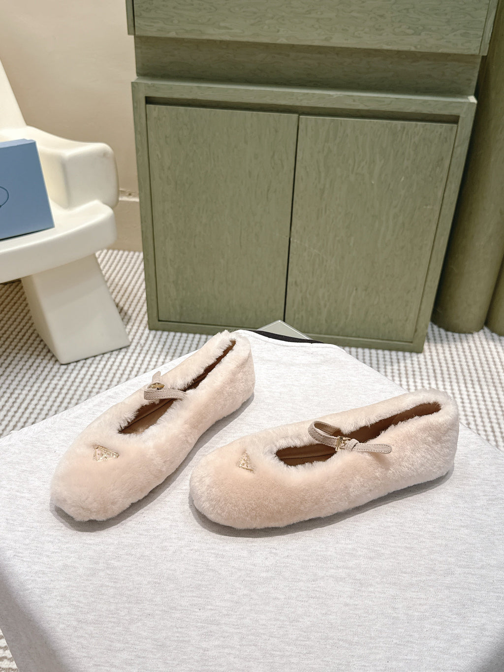 PRADA 25S MARY JANE BALLET FLATS IN LIGHT BEIGE FUR
