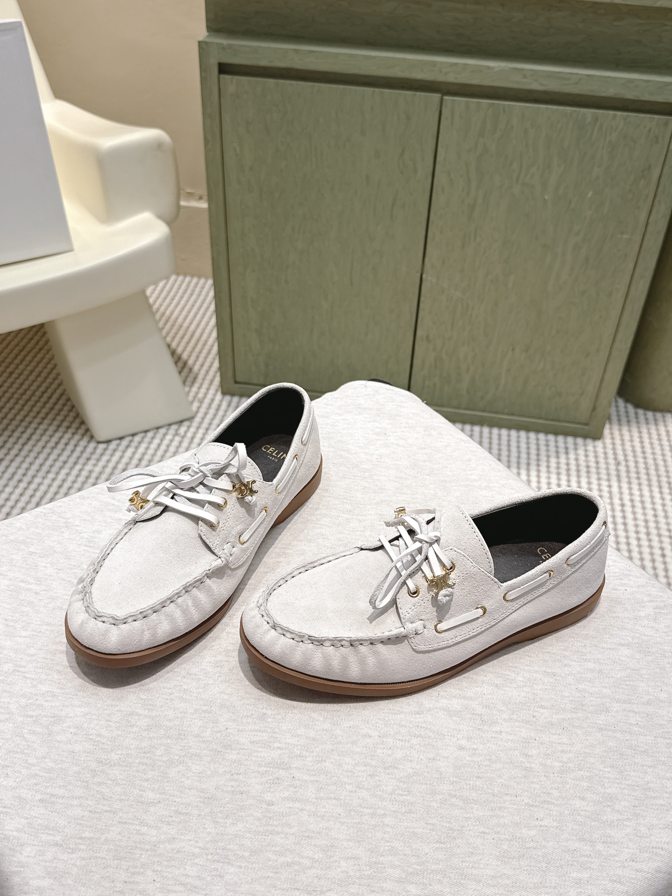 CELINE 26S LACE-UP LOAFERS IN OFF-WHITE BEIGE SUEDE