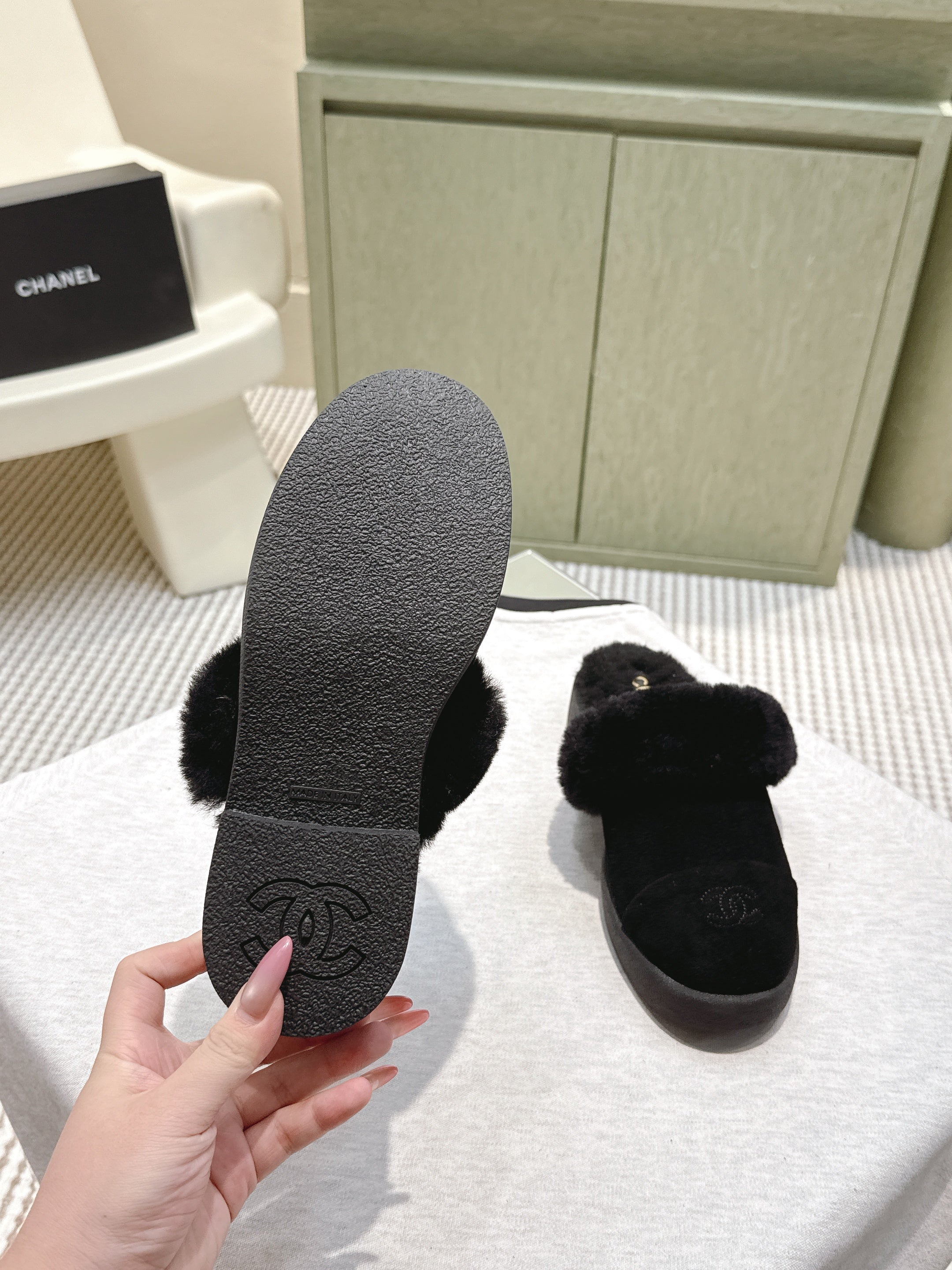 CHANEL 25S FUR-LINED MULES IN BLACK SUEDE