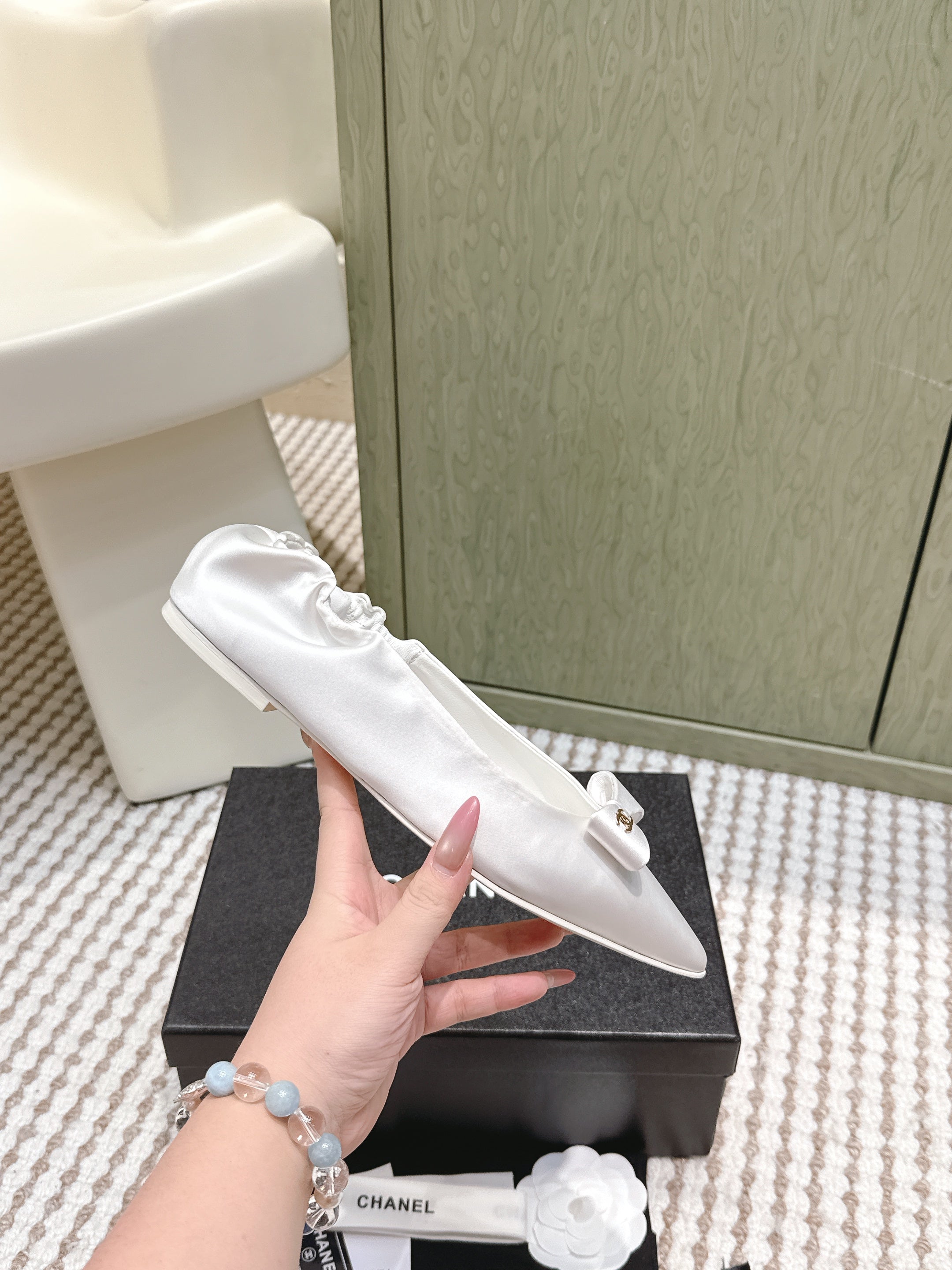 CHANEL 25S MARY JANE BALLET FLATS IN WHITE SILK SATIN
