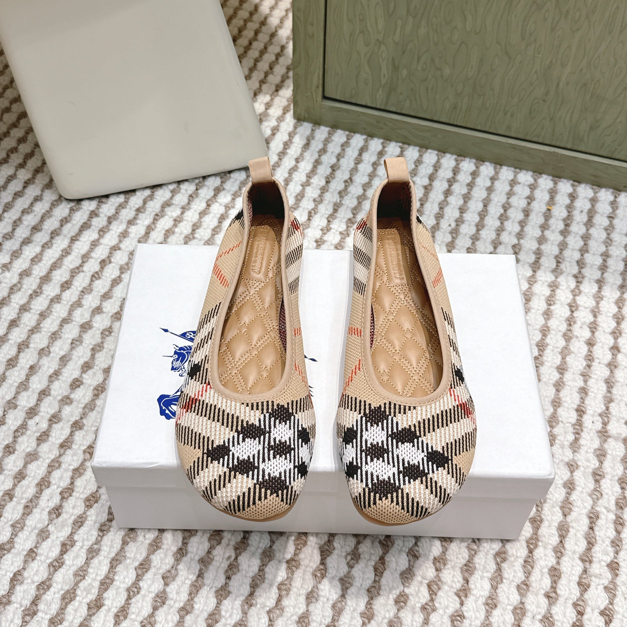 BURBERRY 26S BALLET FLATS IN BEIGE AND BLACK KNIT