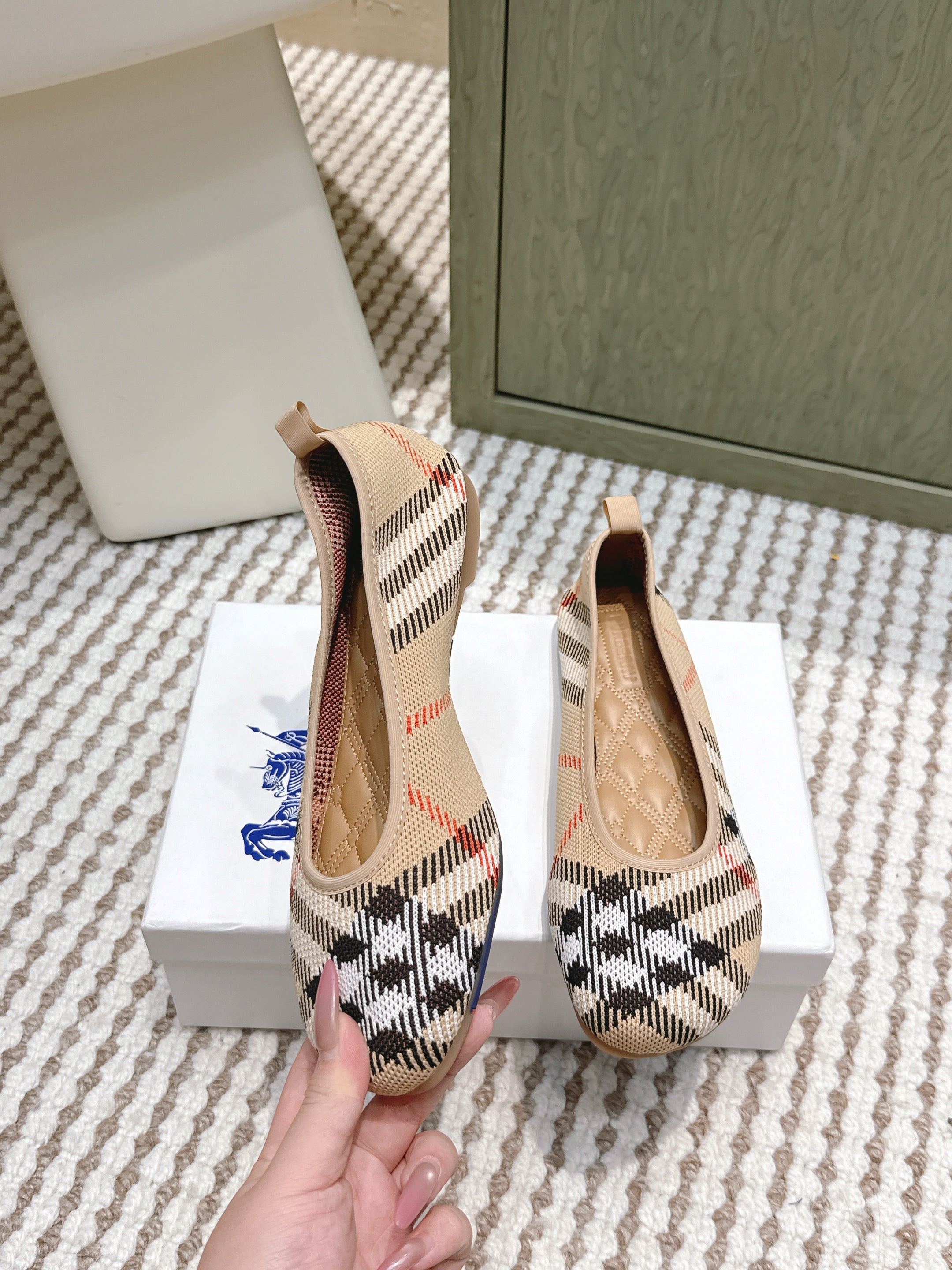 BURBERRY 26S BALLET FLATS IN BEIGE AND BLACK KNIT