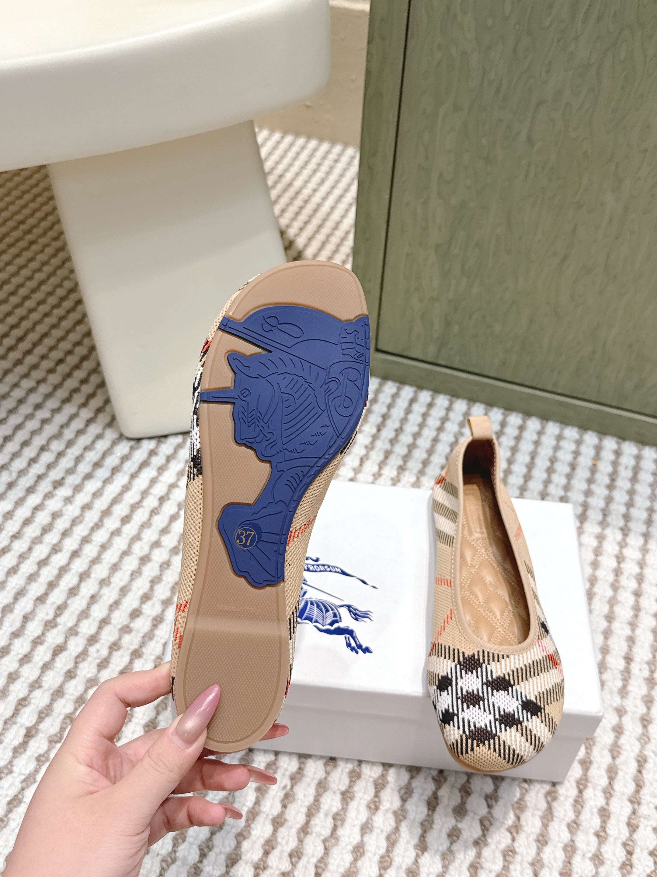 BURBERRY 26S BALLET FLATS IN BEIGE AND BLACK KNIT