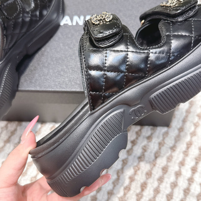 CHANEL 25S STRAP SANDALS IN BLACK PATENT CALFSKIN SILVER HARDWARE
