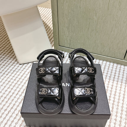 CHANEL 25S SANDALS IN BLACK PATENT CALFSKIN GOLD HARDWARE